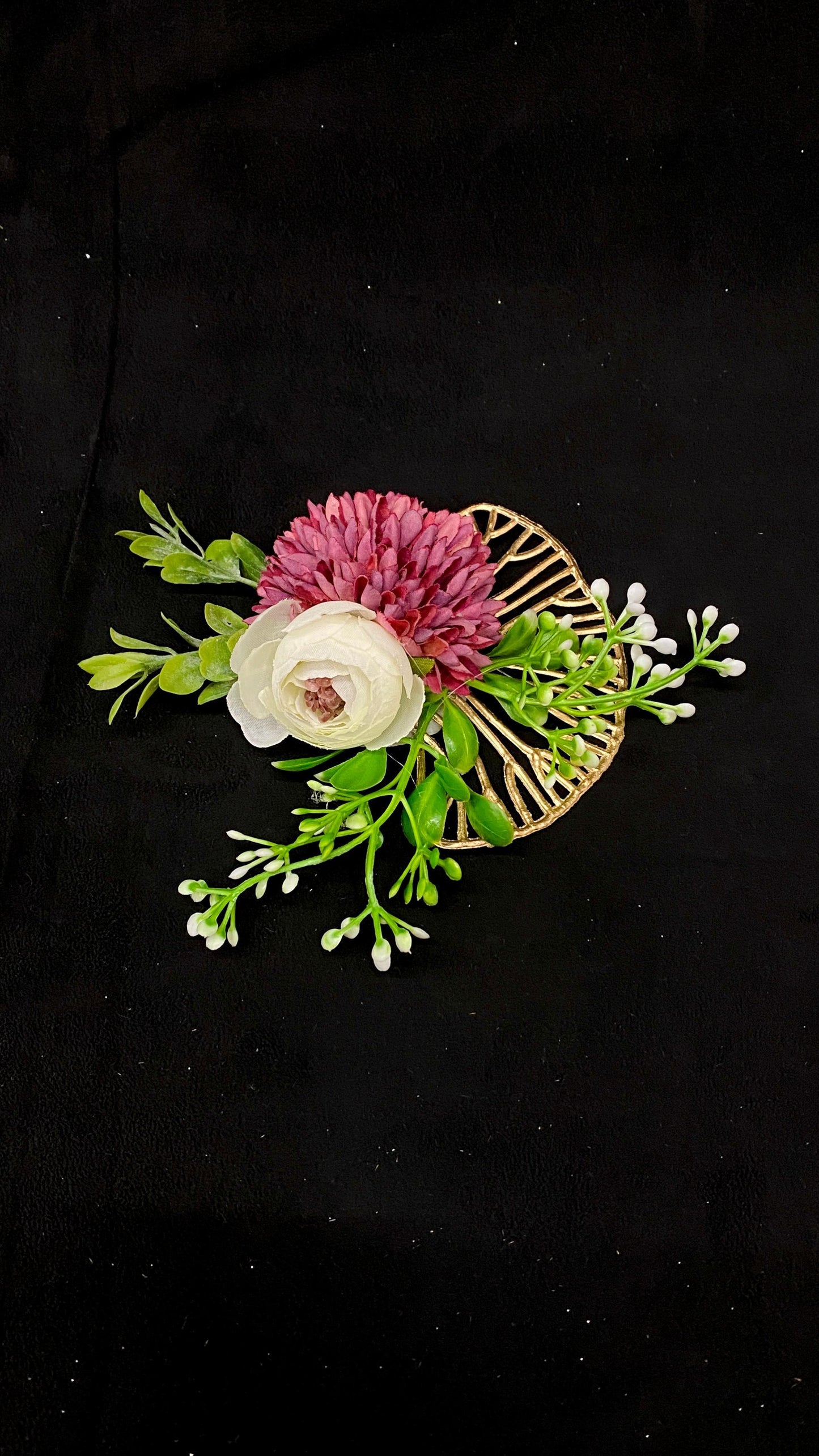 HAMPER FLOWER BROOCH