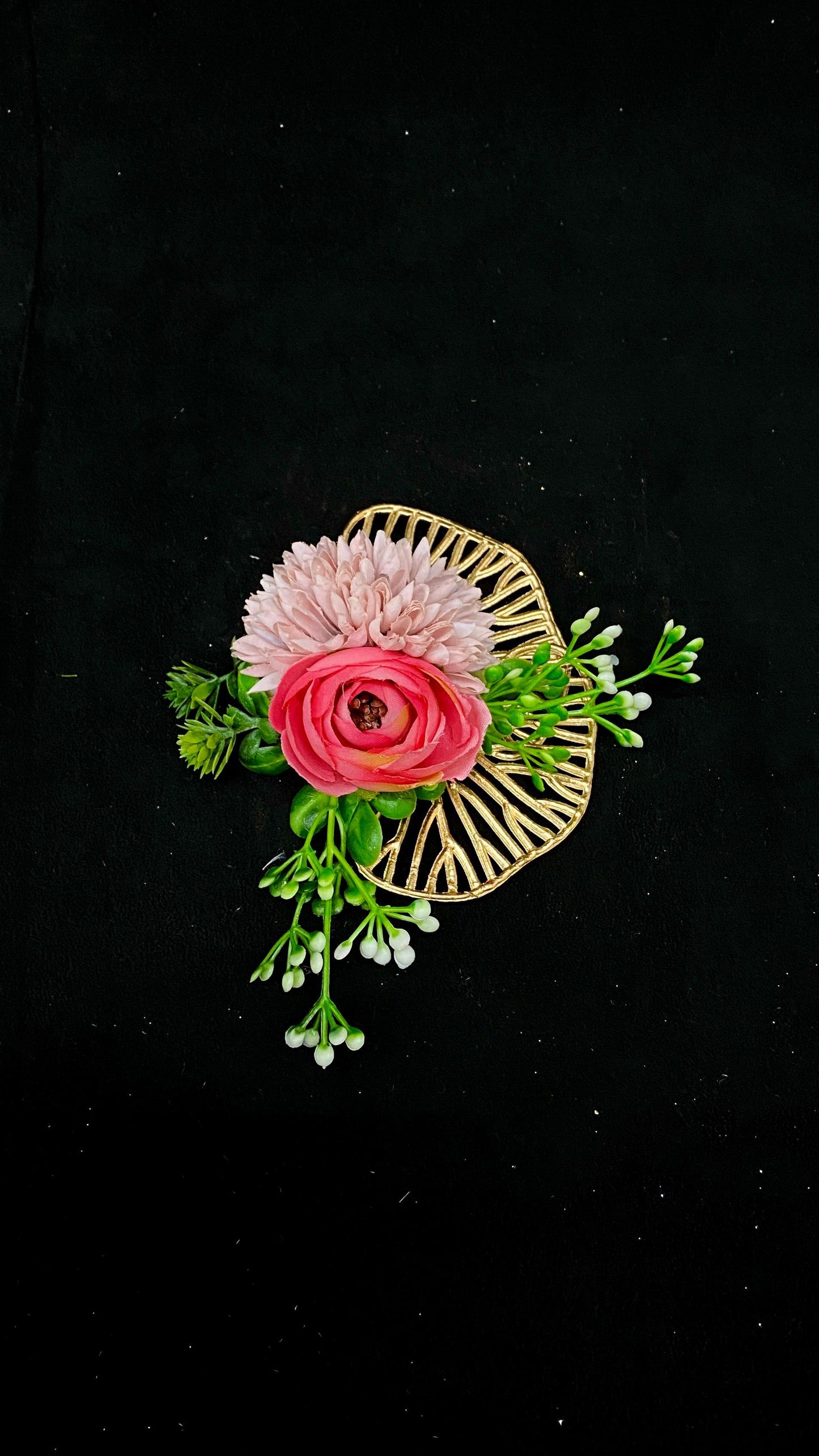 HAMPER FLOWER BROOCH