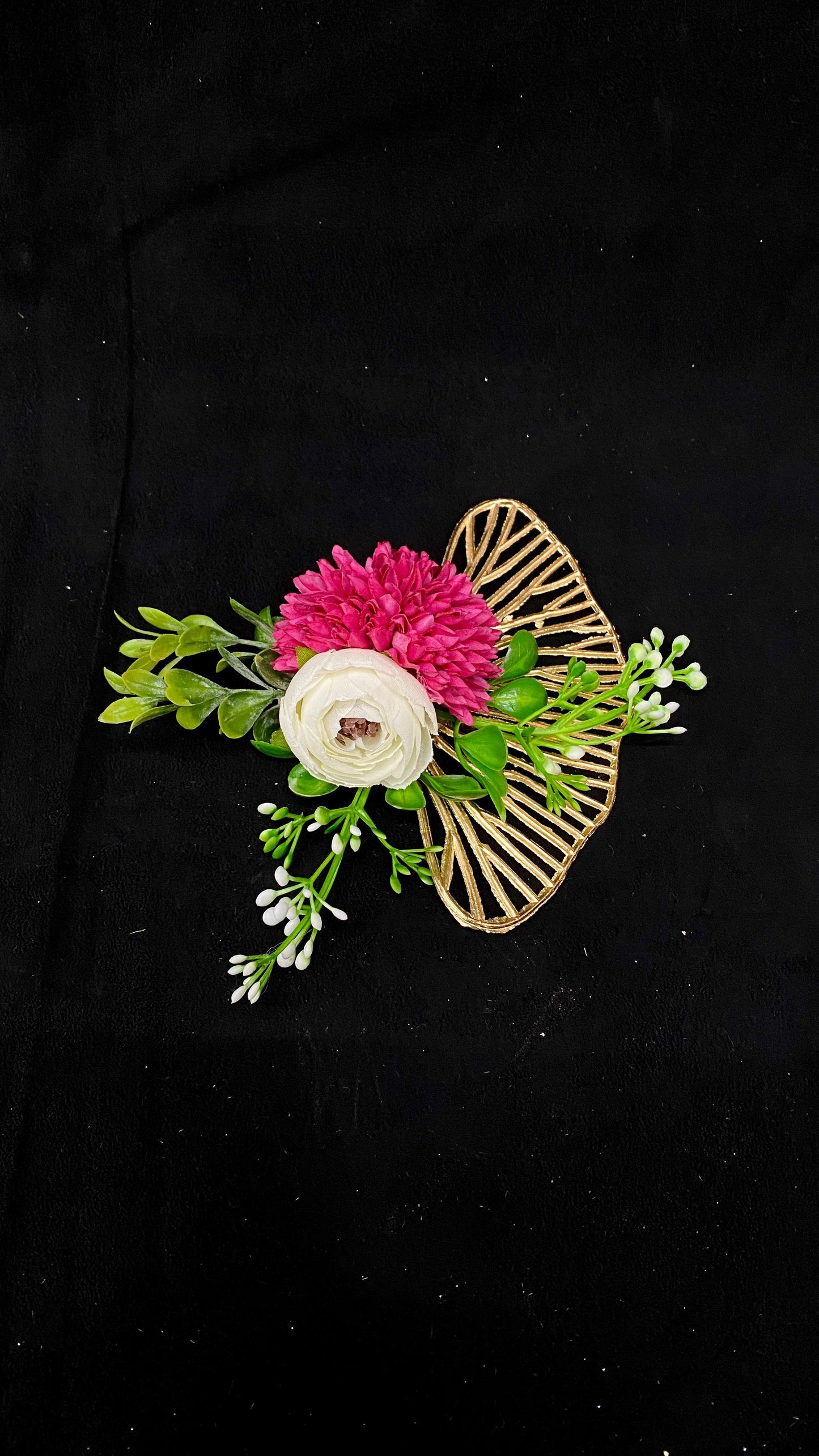 HAMPER FLOWER BROOCH