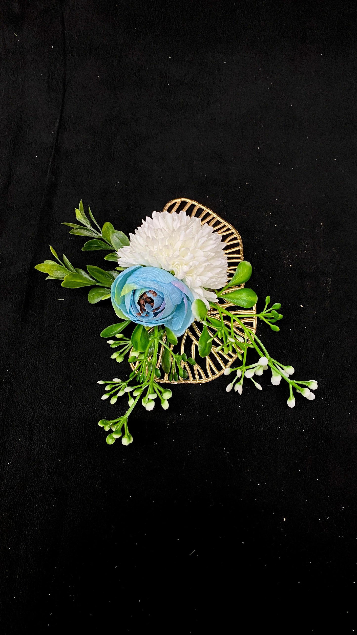 HAMPER FLOWER BROOCH