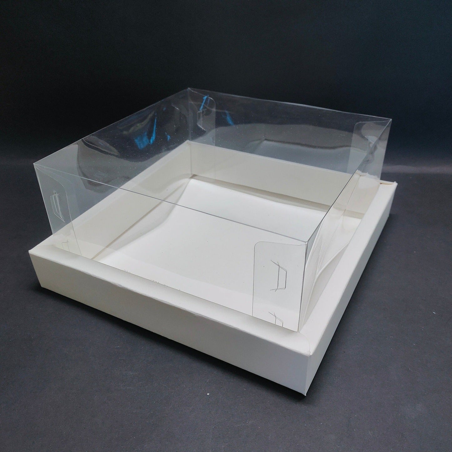 TRANSPARENT FULL DISPLAY HAMPER BOX .