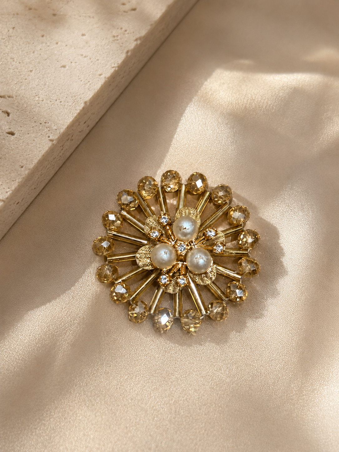 Premium Gold Pearl Crystal Brooch Embellishment | Decorative Flower Brooch for Gift Packaging, Hampers & Floral Arrangements